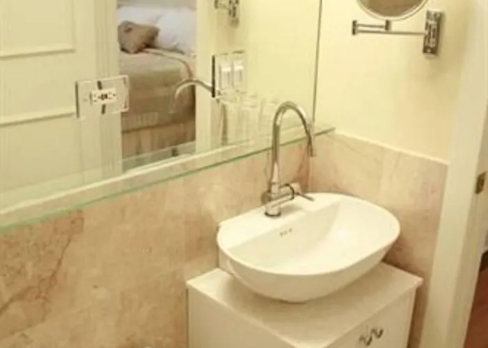 The Golden Arm (adults Only) Inn 2*